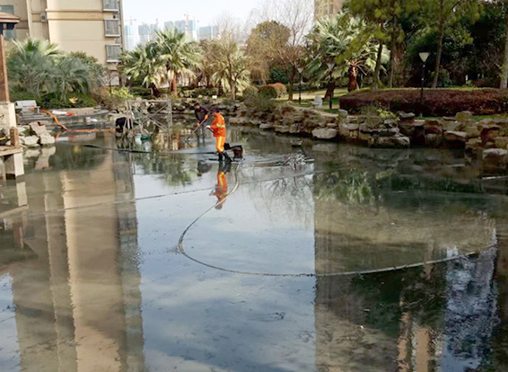 华蓥景观池淤泥清理