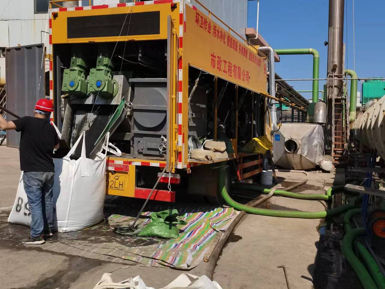 华蓥淤泥压干处理